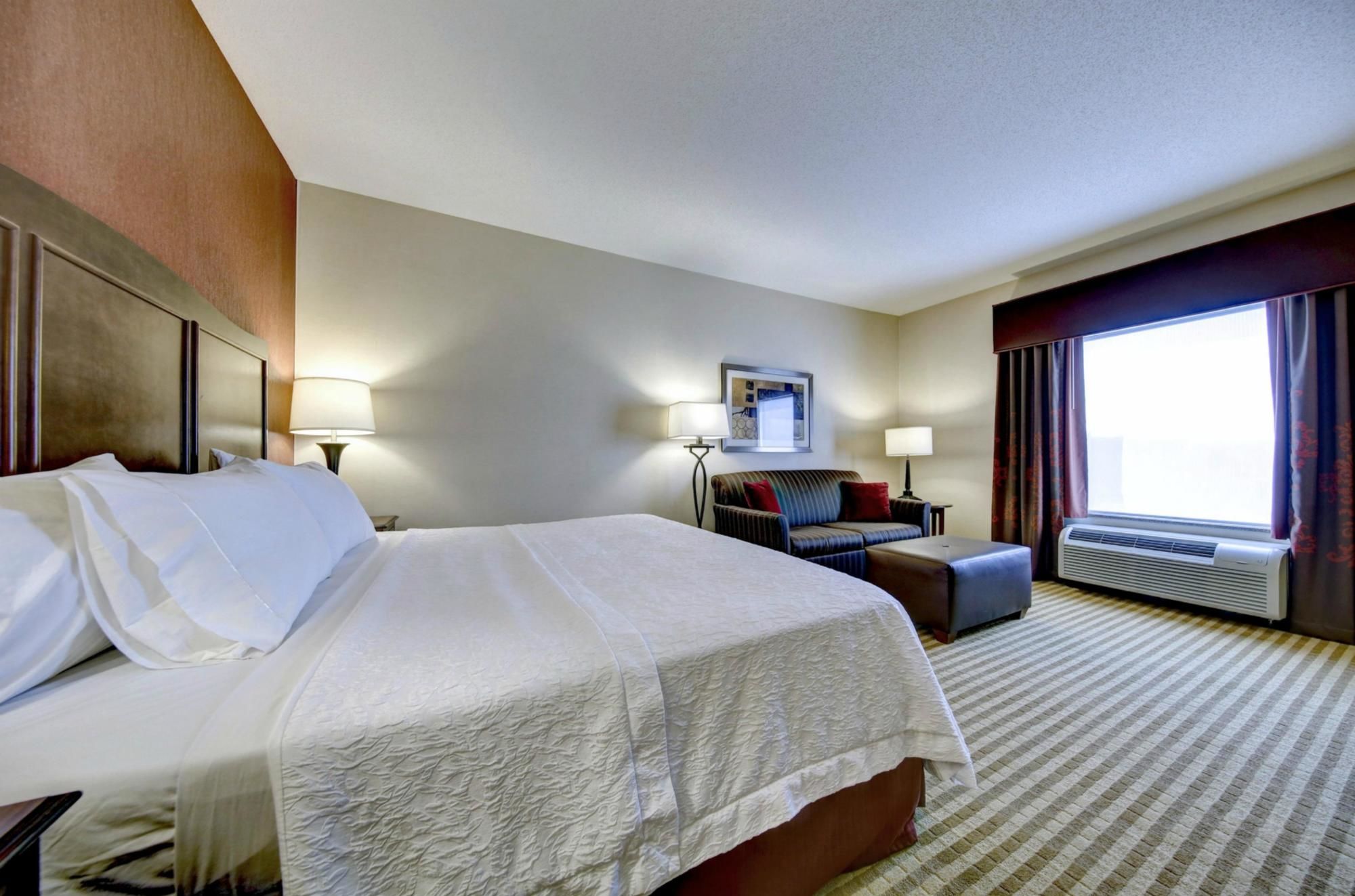 Discount Coupon for Hampton Inn and Suites Harrisburg/North in