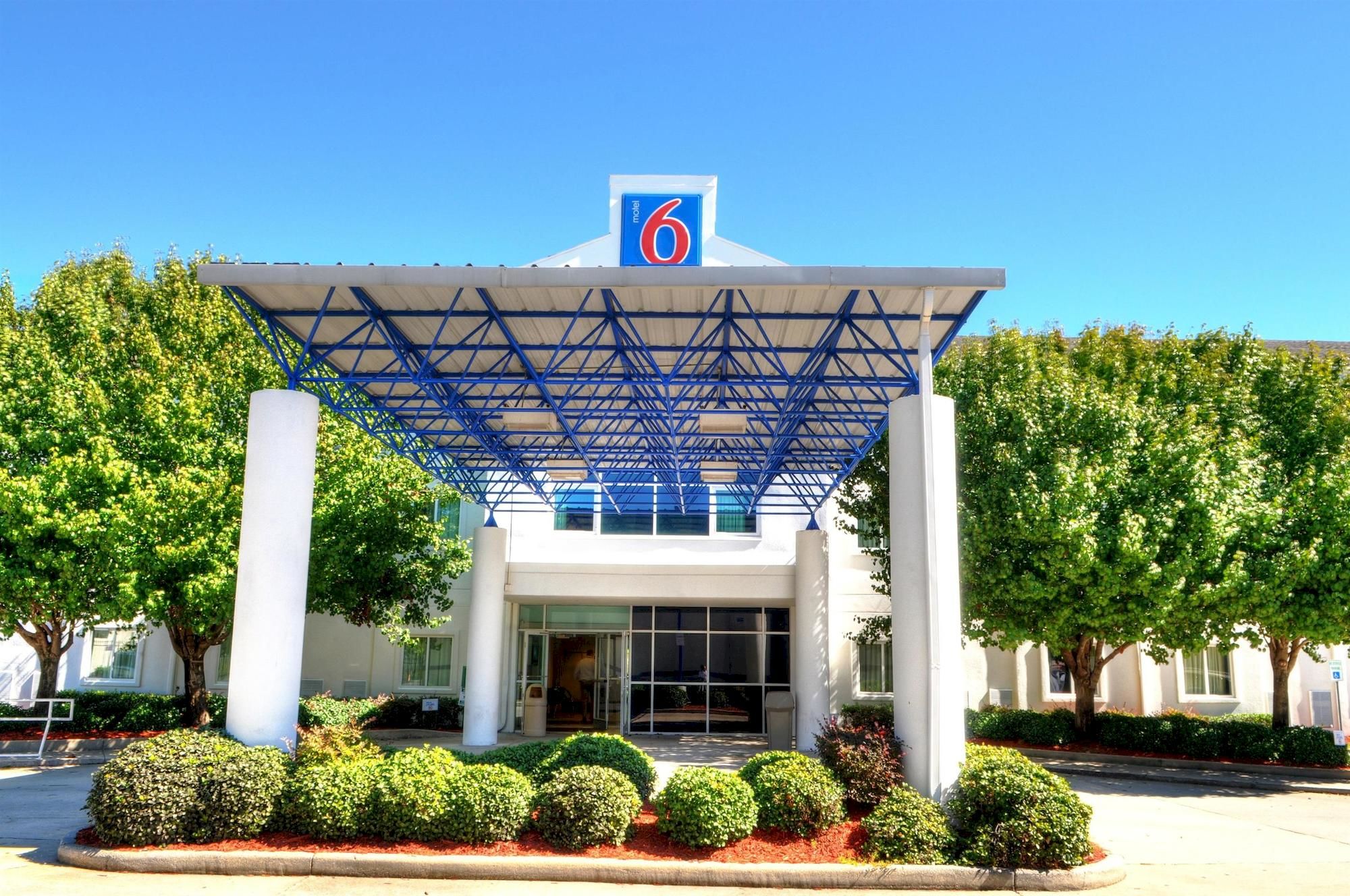 Discount Coupon for Motel 6 New Orleans in New Orleans, Louisiana