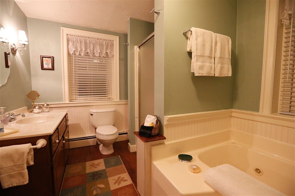 Discount Coupon for By The Side Of The Road Bed & Breakfast in