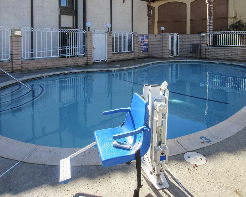 Super 8 Banning CA Casino / Outlet Mall Nearby