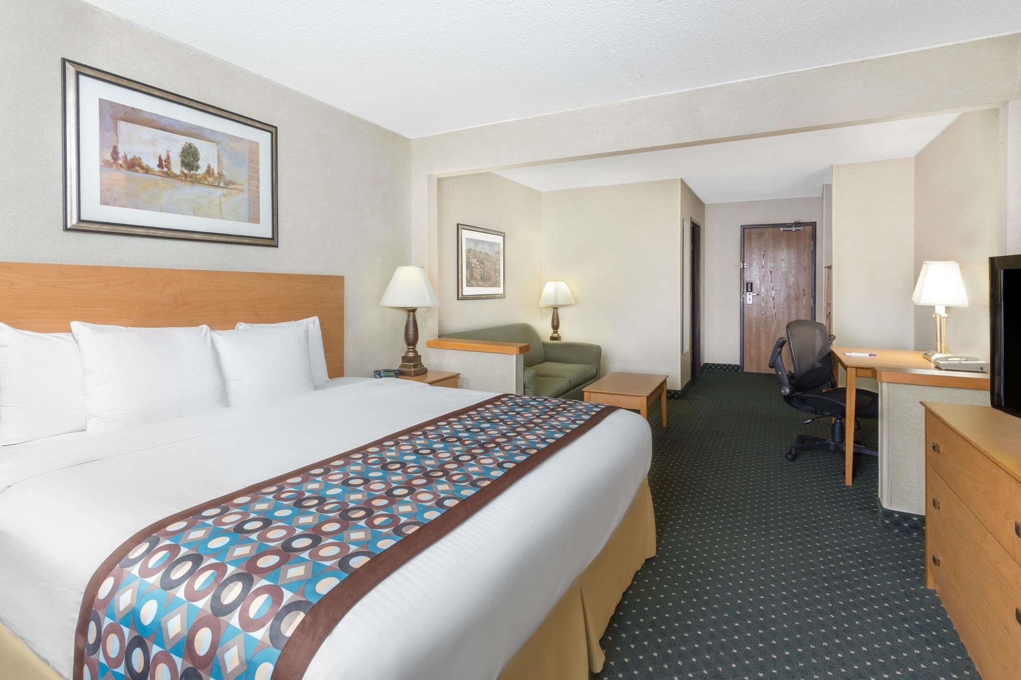 Discount Coupon for Baymont Inn & Suites Waterloo in Waterloo, Iowa Save Money!