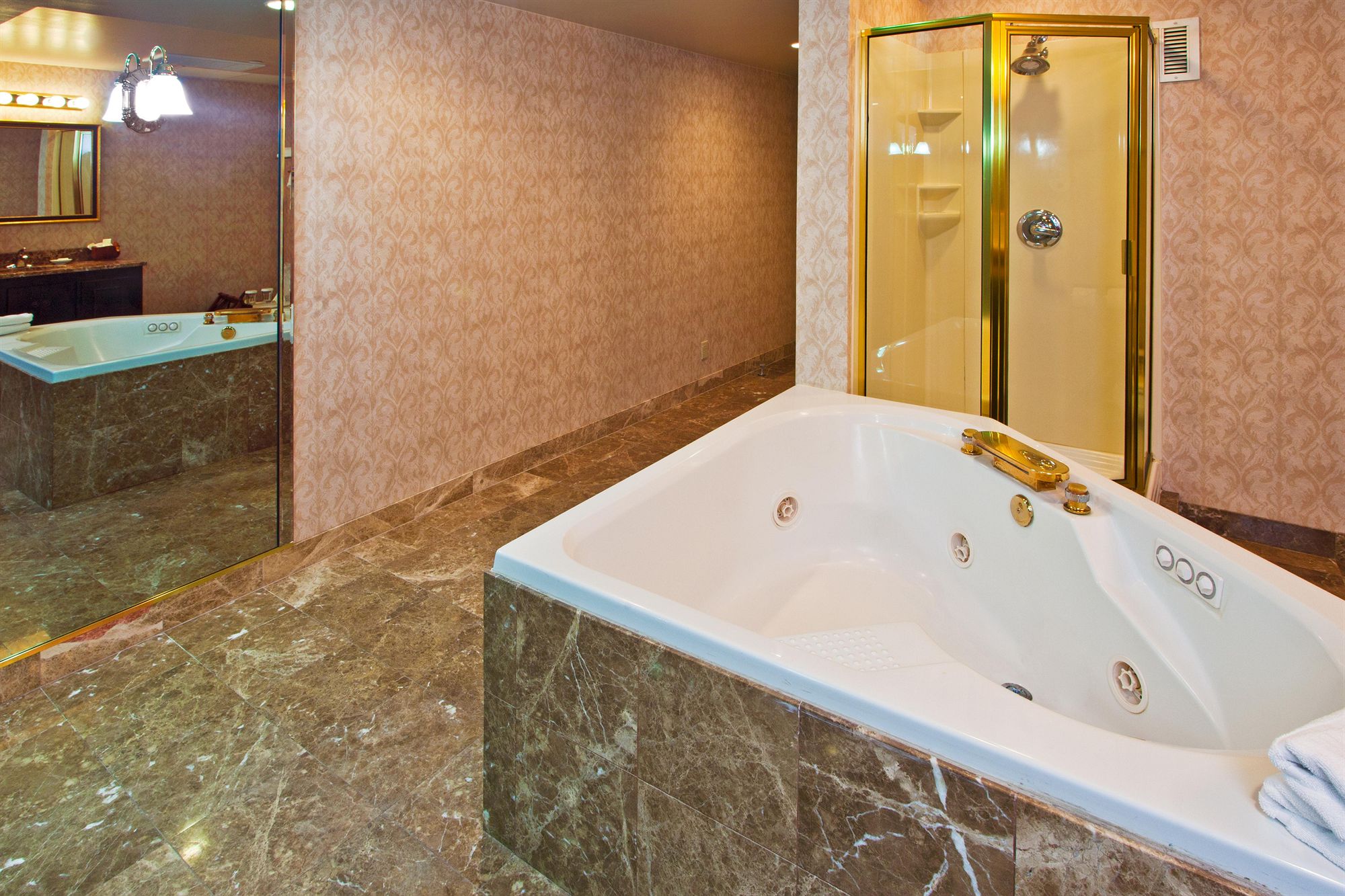 Discount Coupon for Crowne Plaza Hotel Pensacola Grand in Pensacola