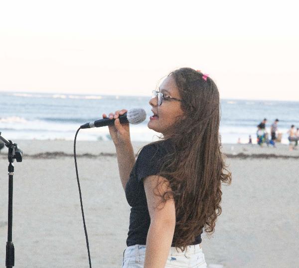 Amelia Earnshaw Photo