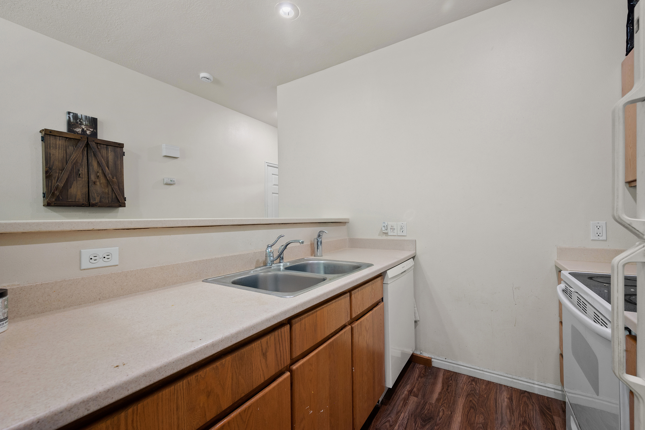 15_677-e-300-n-3-provo-ut