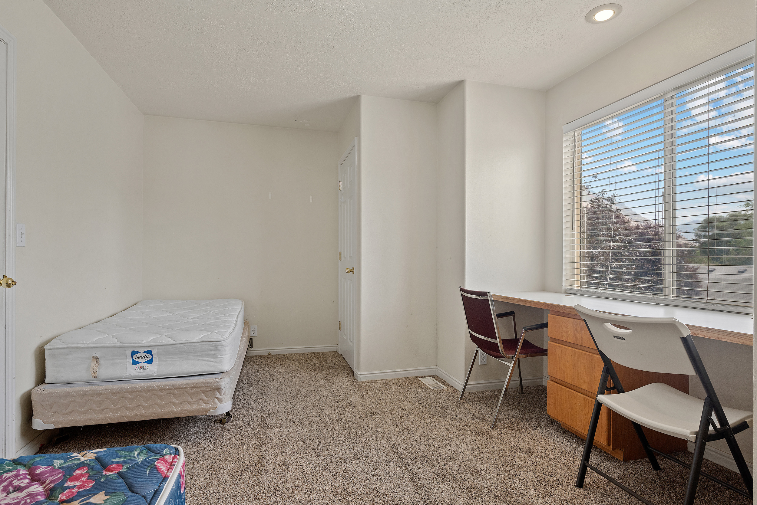 19_677-e-300-n-3-provo-ut