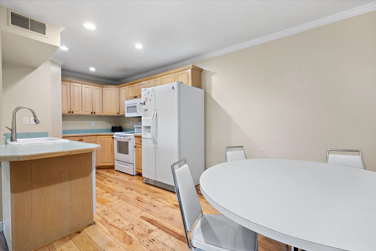 08-1541-N-Riverside-Ave-18-Provo-UT-8