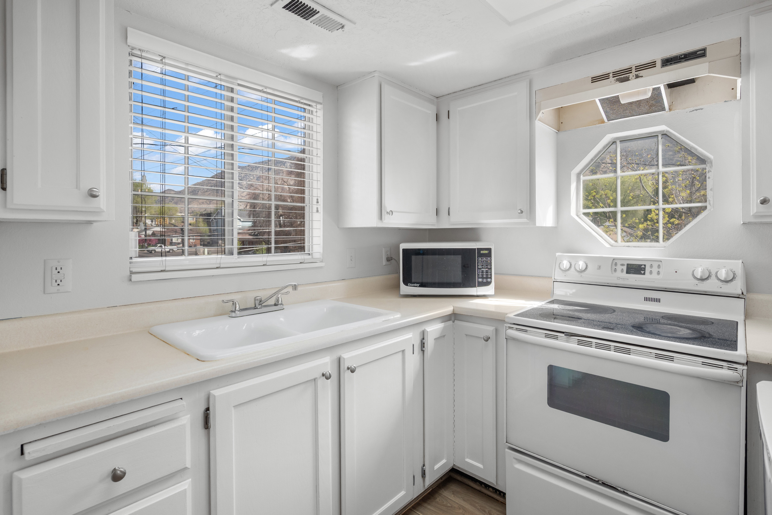 20_619-n-700-e-2-provo-ut