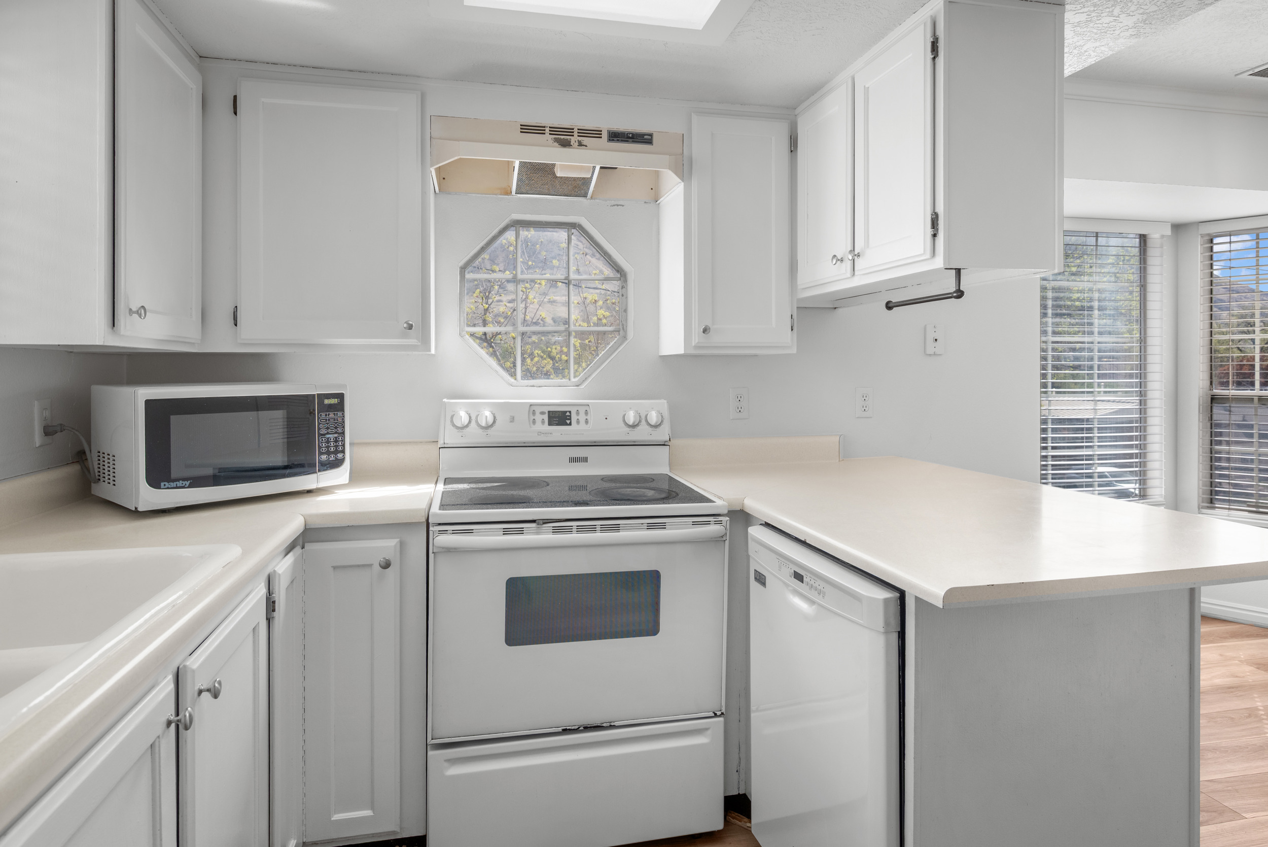 21_619-n-700-e-2-provo-ut