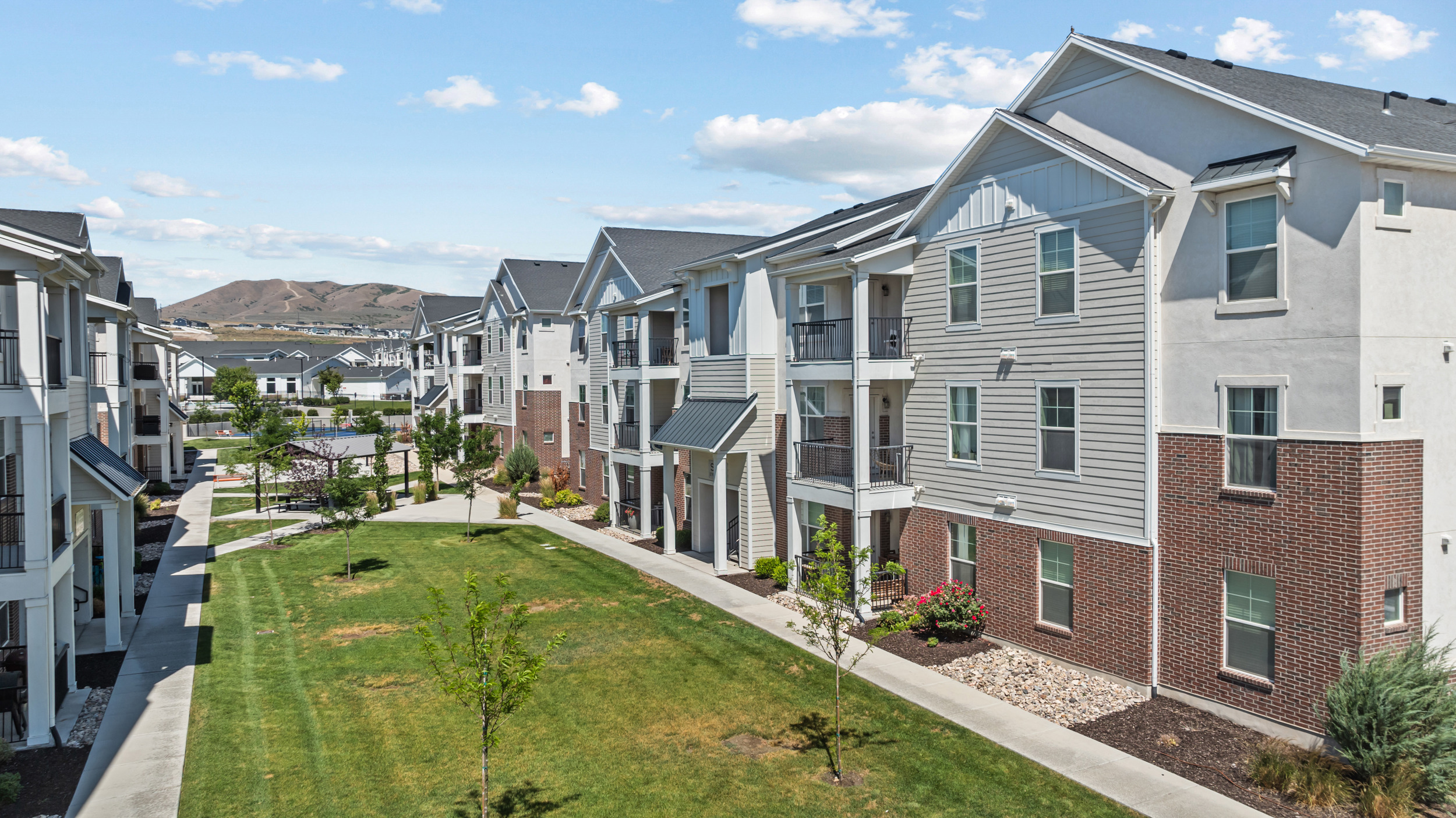 37_3765-w-1850-n-s304-lehi-ut