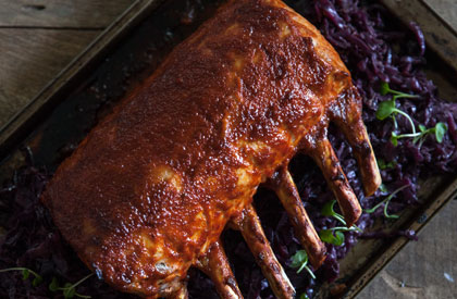 Carre De Porc Roti Aux Epices Et Chou Braise Nos Recettes Le