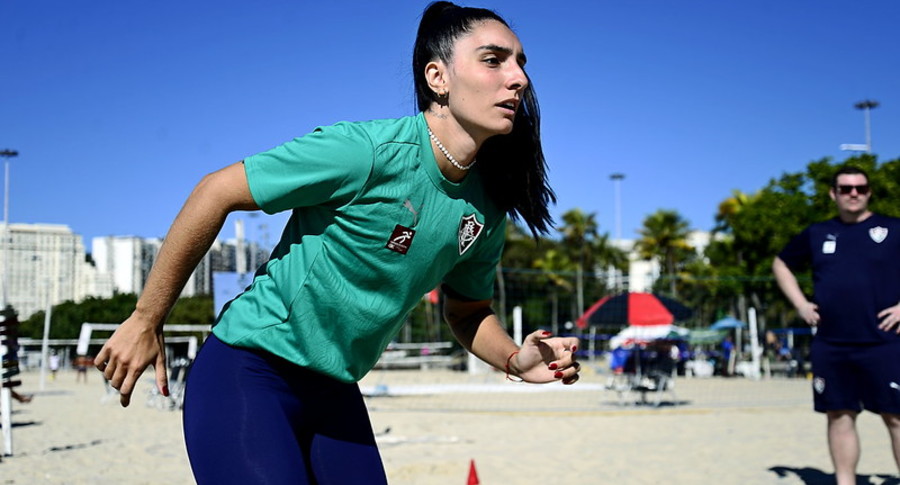 Ana Medina celebra retorno após lesão e exalta apoio do Fluminense