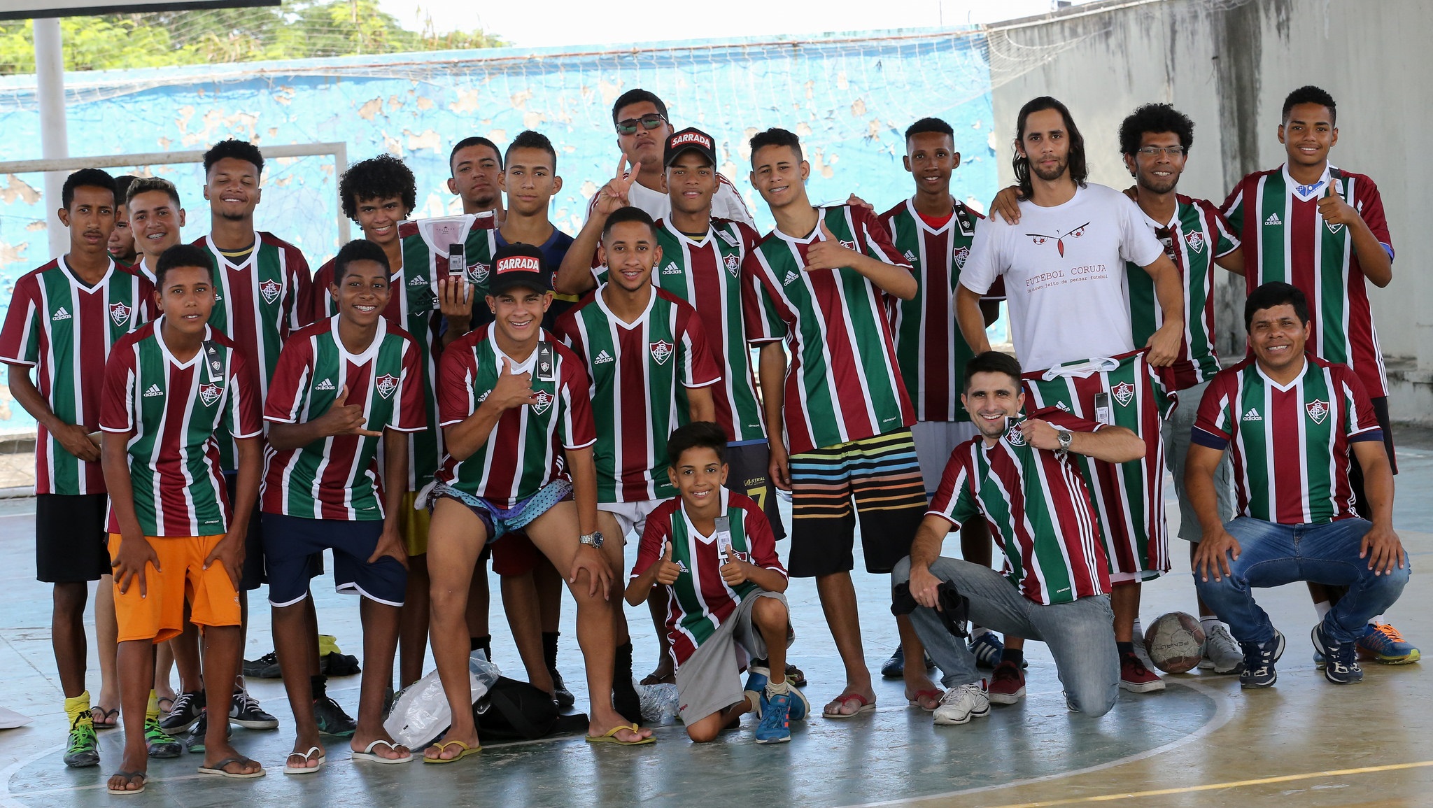 Fluminense participa de ação social em escola pública da Baixada