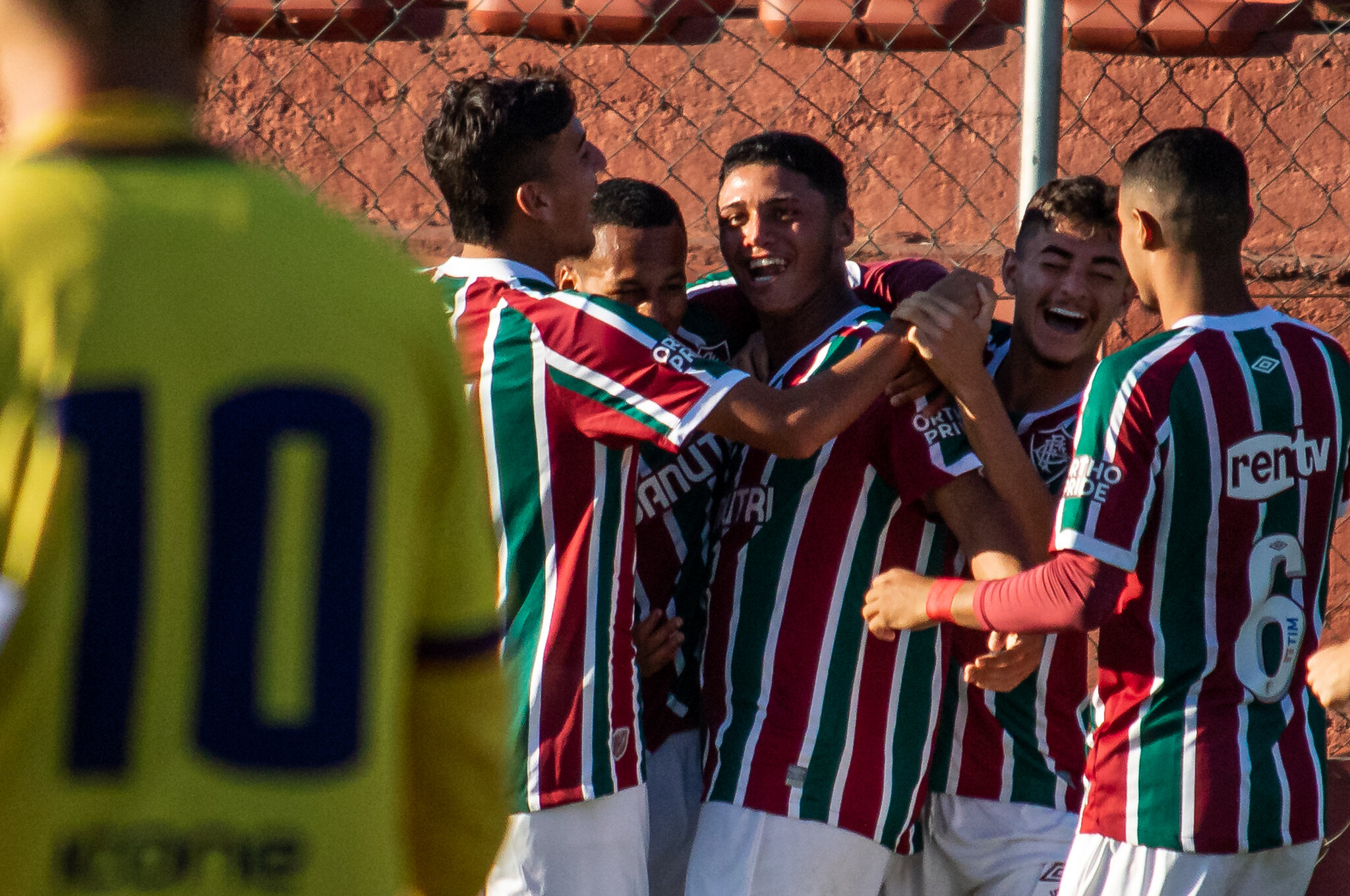 Fluminense vence o Madureira e garante vaga na final do Carioca Sub-20 ...