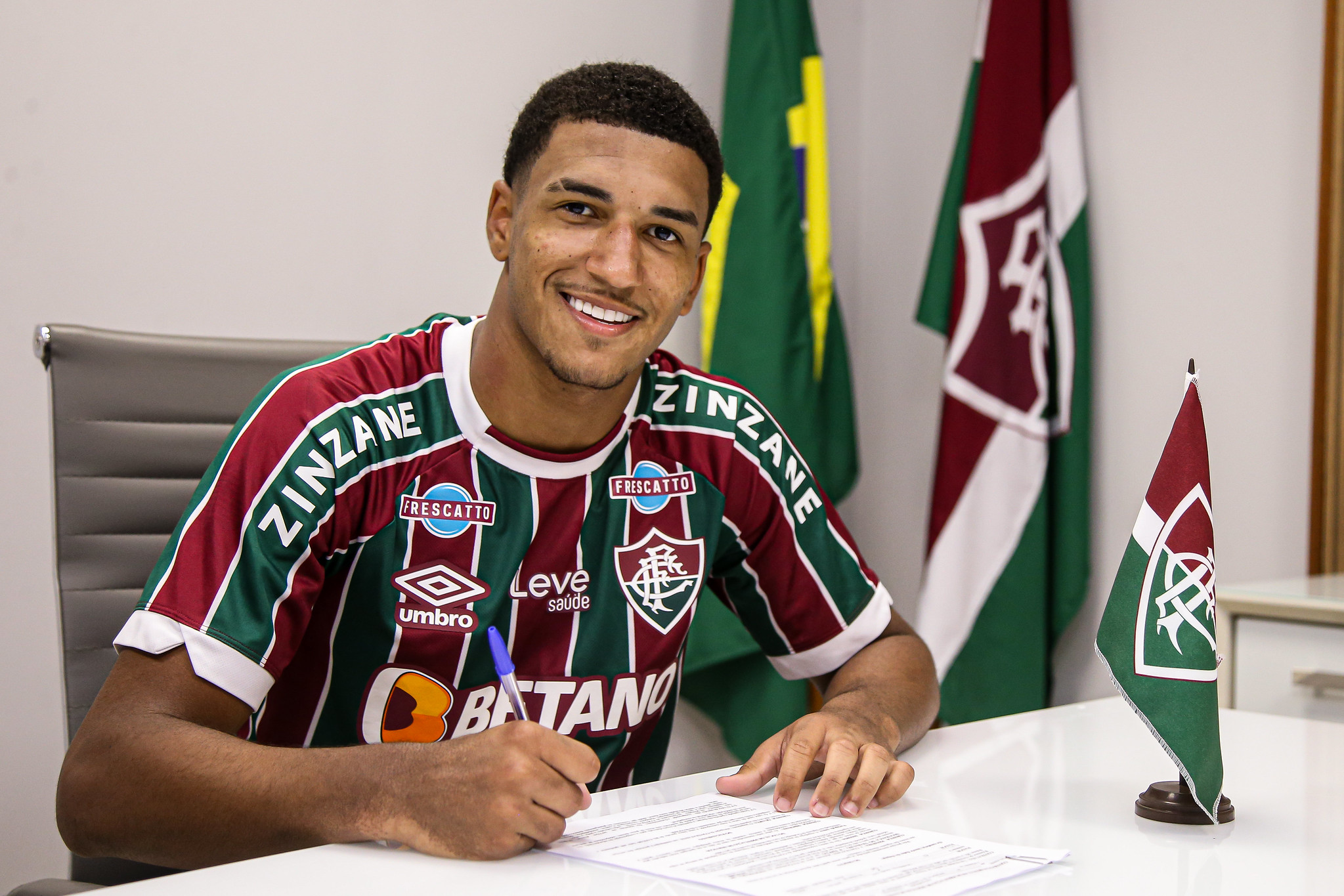 Fluminense assina novo contrato com Kauã Elias — Fluminense Football Club 