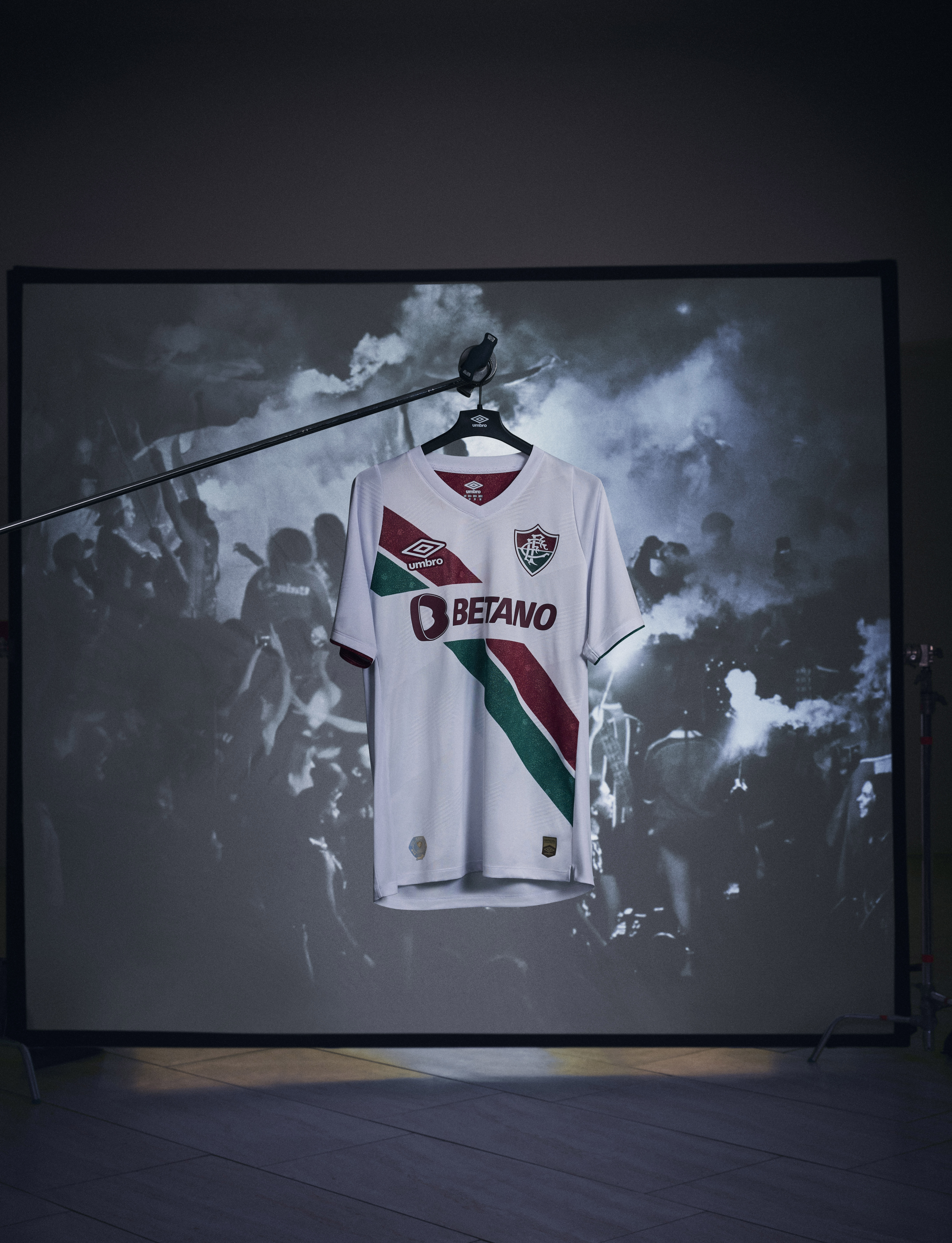 Fluminense apresenta nova camisa branca para a temporada 2024 ...