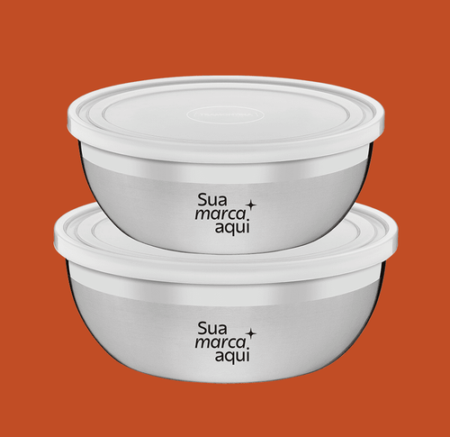 Dois potes de aço inox da Tramontina com tampas brancas, empilhados sobre um fundo terracota. Ambos os potes apresentam a gravação personalizada 'Sua marca aqui' acompanhada de um pequeno ícone de estrela.
