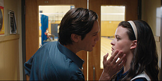 show hero image in three sizes