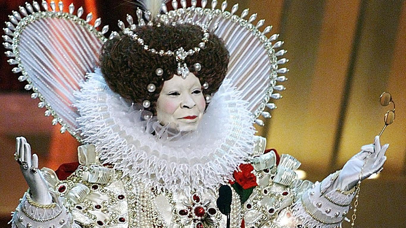 LOS ANGELES, UNITED STATES: Oscar’s Host Whoopi Goldberg, dressed as Queen Elizabeth I of England, opens the 71st Academy Awards 21 March 1999 at the Dorothy Chandler Pavilion in Los Angeles, CA. Image: Getty Images TIMOTHY A. CLARY/AFP