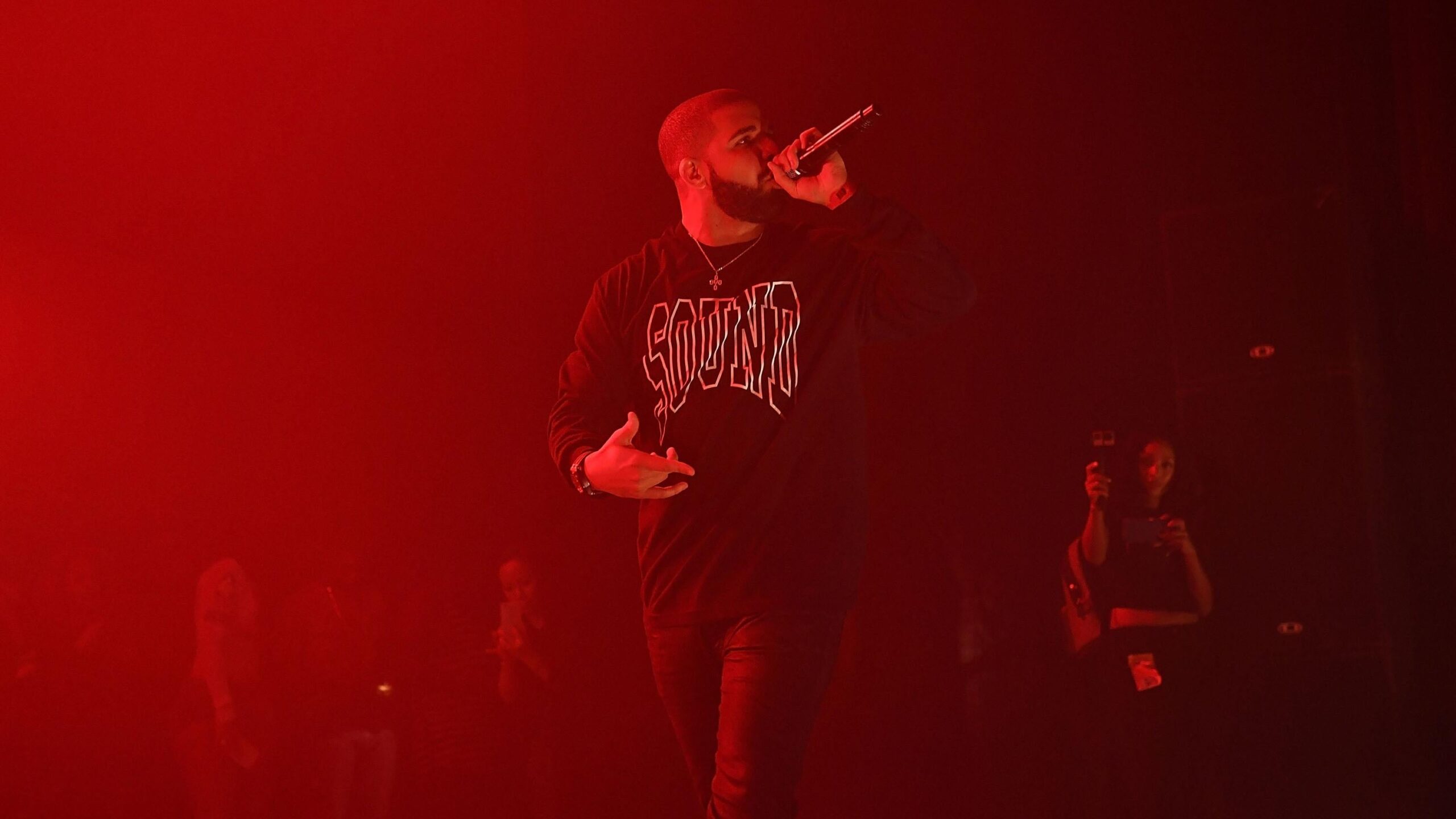 Drake performs on stage at Gucci and Friends Homecoming Concert at Fox Theatre on July 22, 2016 in Atlanta, Georgia. Photo: Getty Images Paras Griffin for Atlantic Records