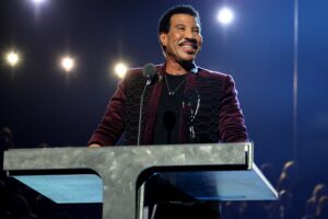 Lionel Richie, Eminem Deliver Star-Studded Performances at Rock and Roll Hall of Fame Induction Ceremony