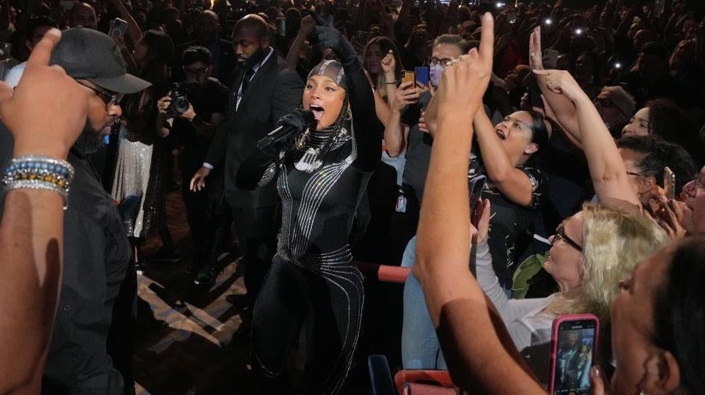 This Ish Happened Again? This Time Alicia Keys Had To Go Off on a Touch-Feely Fan During a Recent Concert