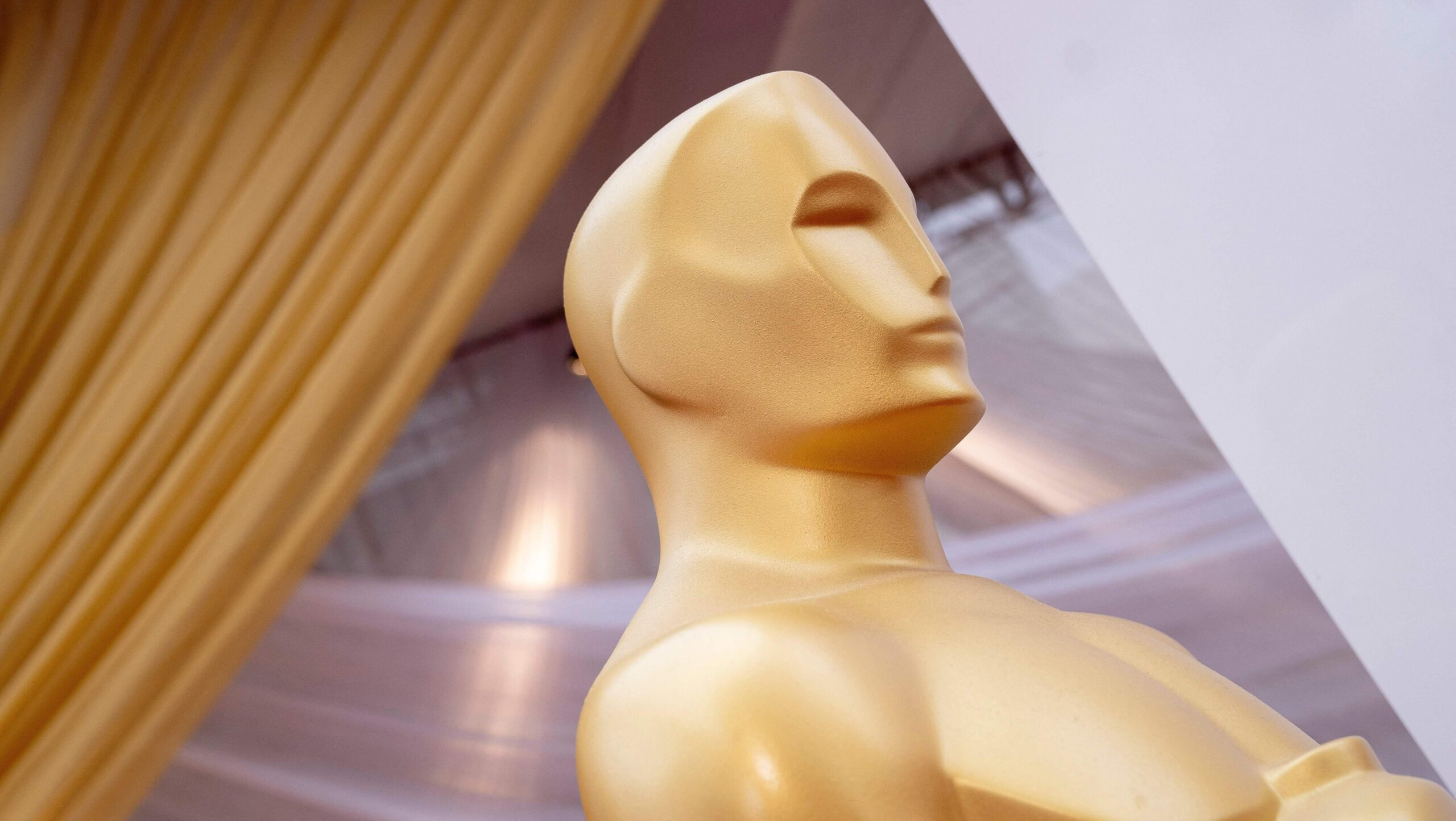 An Oscar statue on the red carpet near the Dolby Theater in Los Angeles, California, on March 27, 2022. Photo: Getty Images Stefani Reynolds / AFP