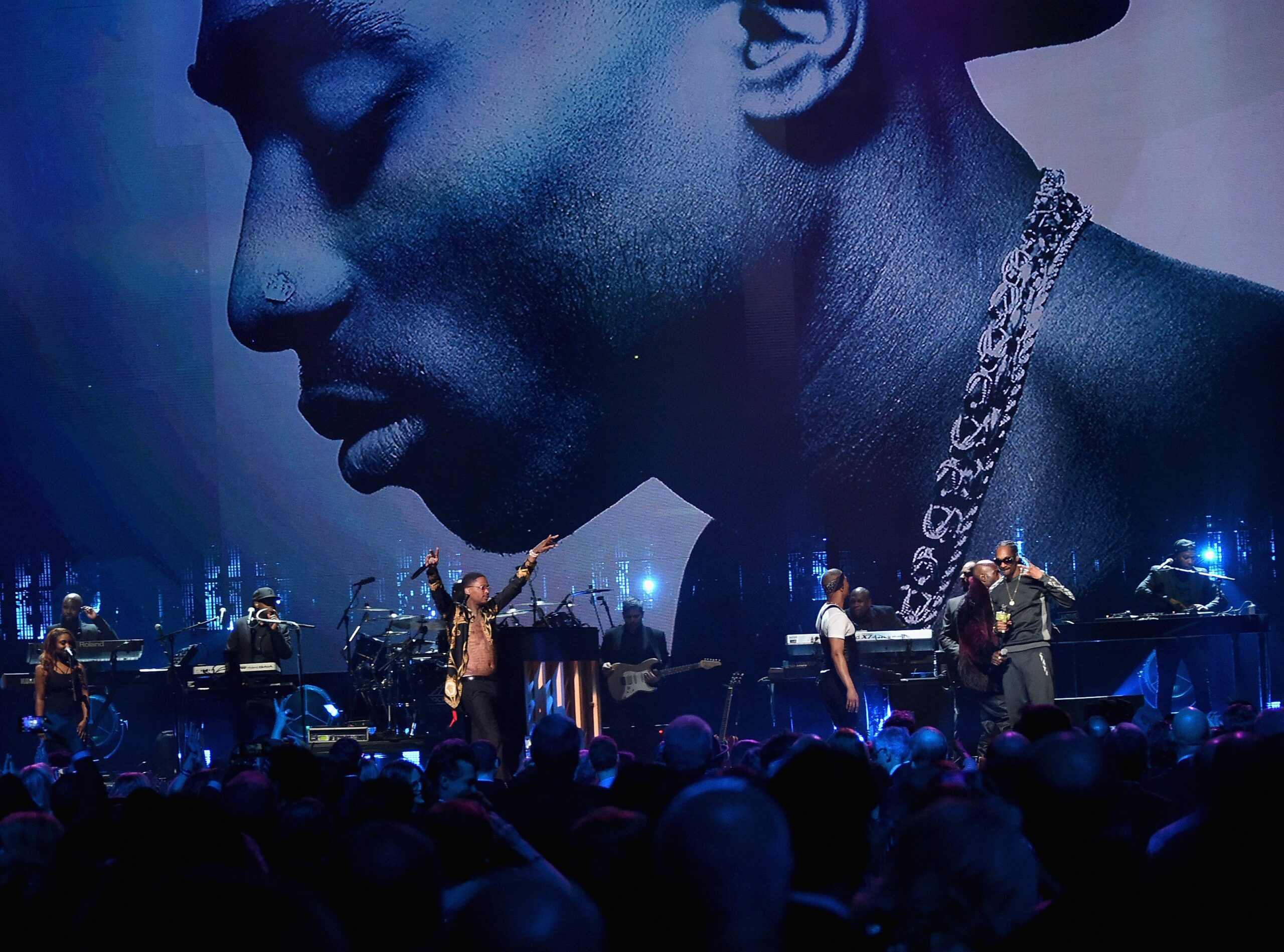 Treach, YG , T.I. and Snoop Dogg perform 2017 Inductee Tupac Shakur onstage at the 32nd Annual Rock & Roll Hall Of Fame Induction Ceremony at Barclays Center on April 7, 2017 in New York City. Photo: Getty Images Mike Coppola