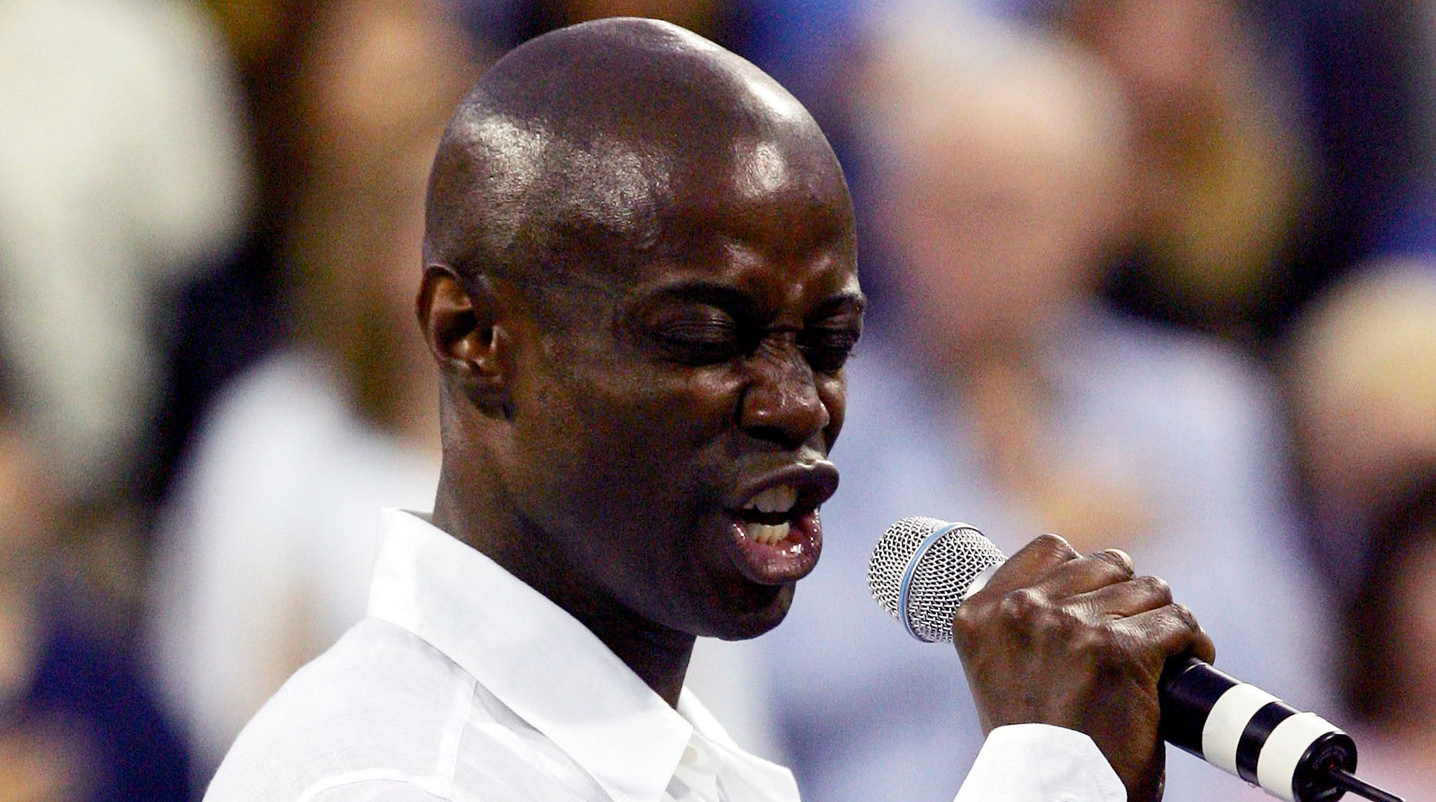KEM performs the national anthem during the Gibson/Baldwin “Night At The Net” charity event on July 25, 2005, in Westwood, California. Photo: Getty Images Lisa Blumenfeld