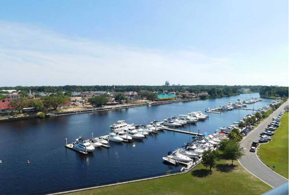 Barefoot Resort Marina