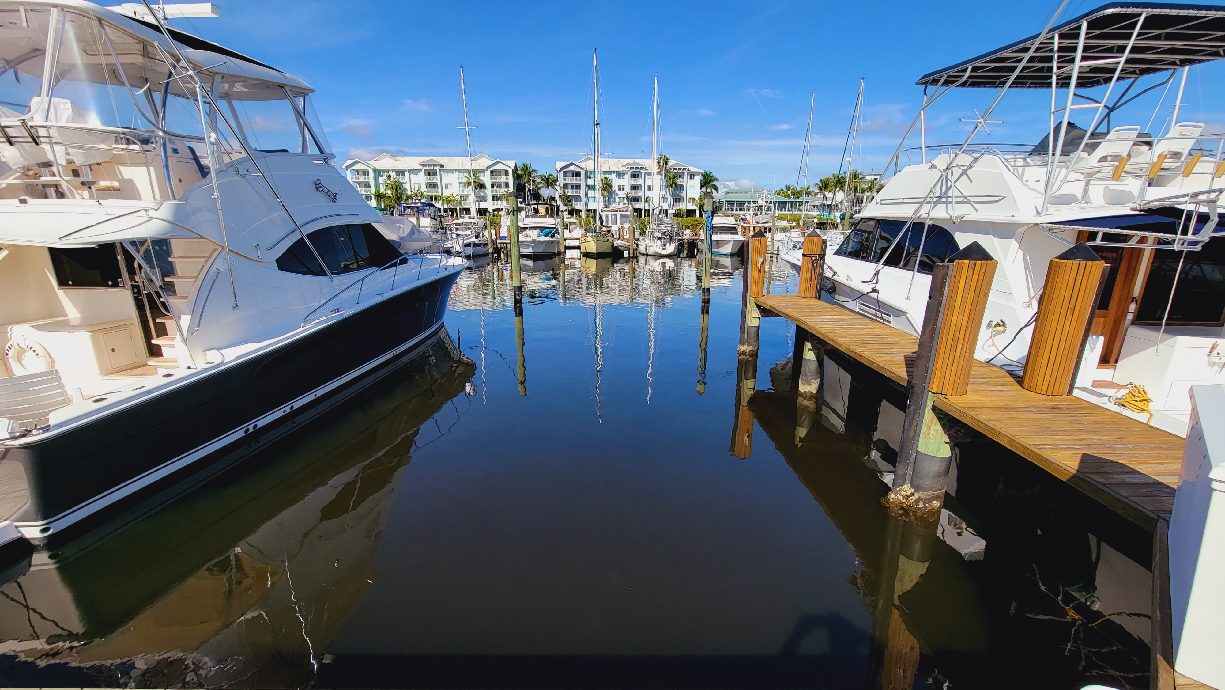 55' Yacht Slip With Pool & Yacht Club Access