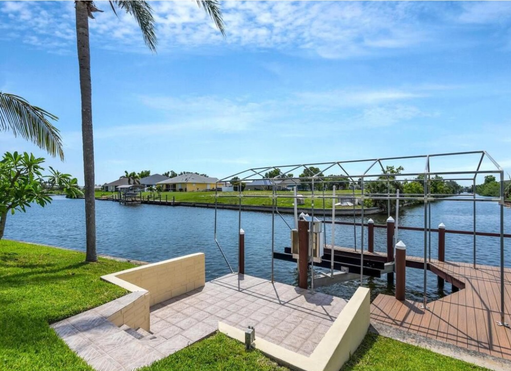 Cape Coral boat lift/slip available 