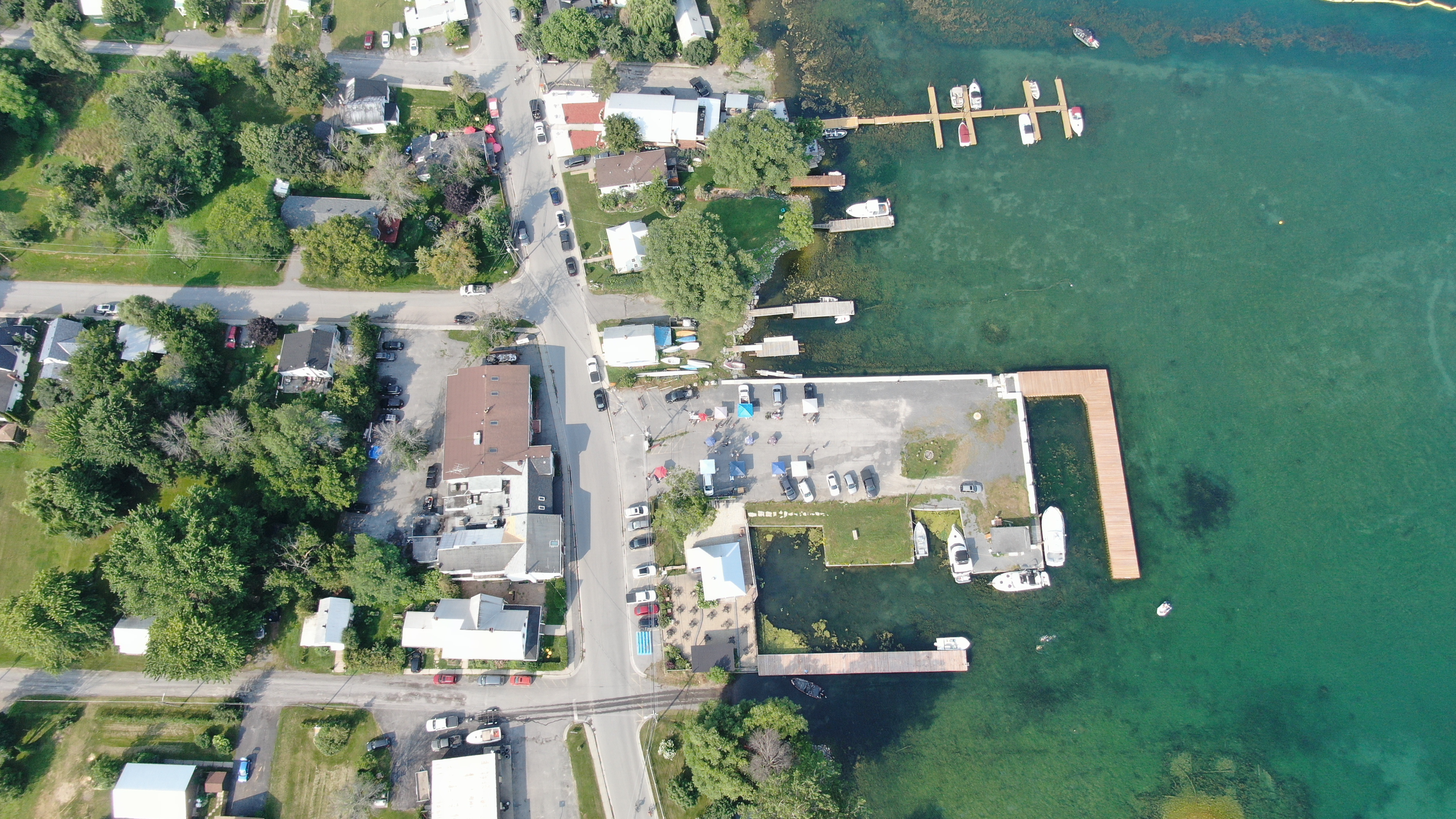 Hotel Wolfe Island Marina