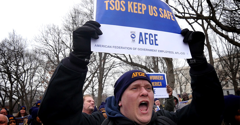 TSA officers protest 