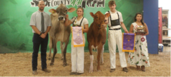  A Beautifull Glimpse (Arissa Hitchcock) L to R: Official Judge Brett Bossard, Reserve Grand Champion Showman Carlie Ward, Grand Champion Showman: Larsen Swan. 