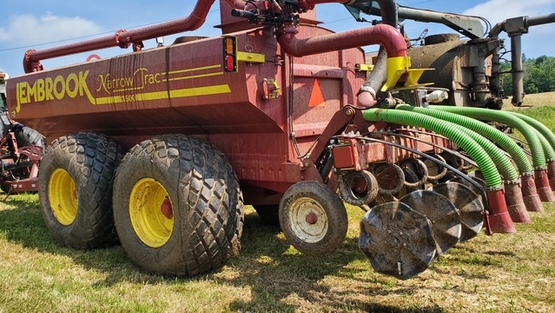 Manure injector 