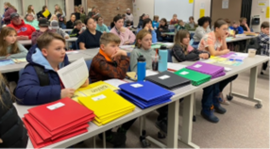 4-H youth receive training for their club officer roles