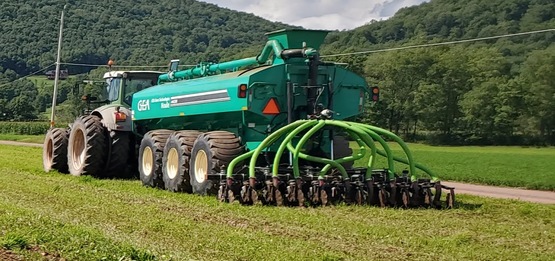 Manure injector