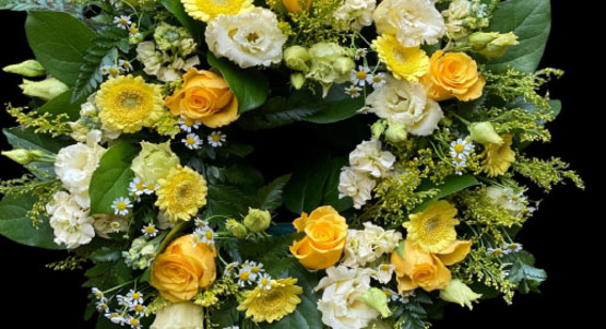 picture of a floral wreath