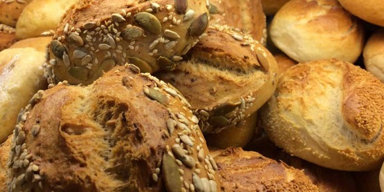 whole grain breads with seeds