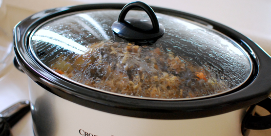 6-quart crock pot with stew
