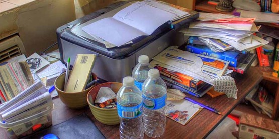 photo of a messy desk, clutter, papers