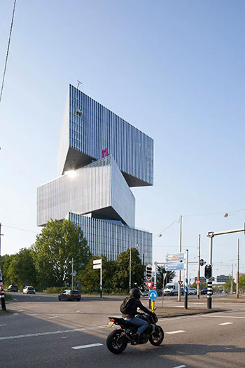 The project will contain a total of 650 rooms as well as a restaurant, bar, and live television studio.