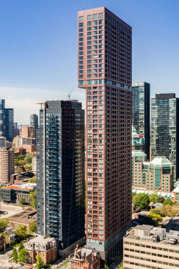 The building features a notched form in its southeast corner that corresponds to the height of the adjacent tower to the south.