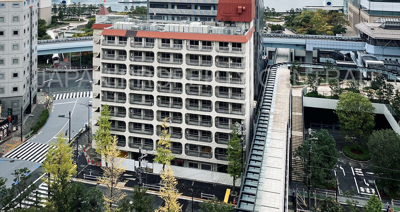 A new 18-story condo building will replace the current nine-story apartment block.