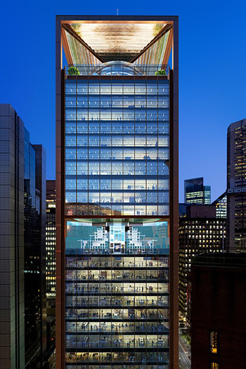 The Qianhai Financial Holdings Headquarter Tower will feature a rooftop reflective structure which will direct daylight into the atrium and reflect internal lighting at night. Image credit: Rogers Stirk Harbour + Partners