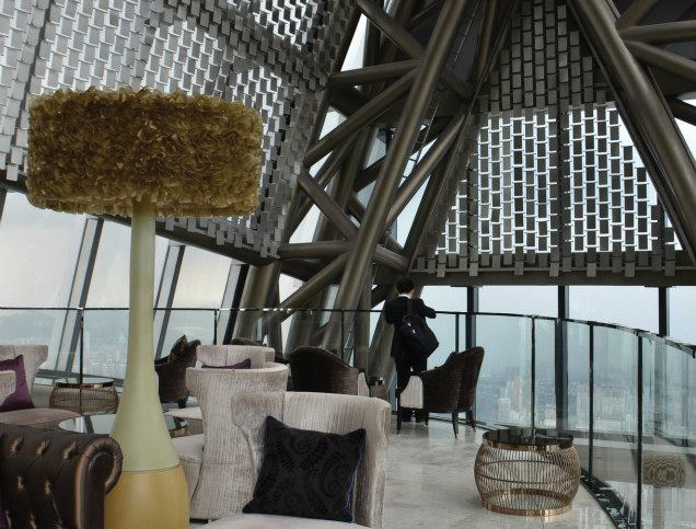 Figure 13. The observation floor of KK100 in Shenzhen (2011, observatory at 427.1 m), uses interior shades set between the curved triangular trusses that define the top of the tower. The seating area sits well back from the glass, negating a significant opportunity for a direct view.