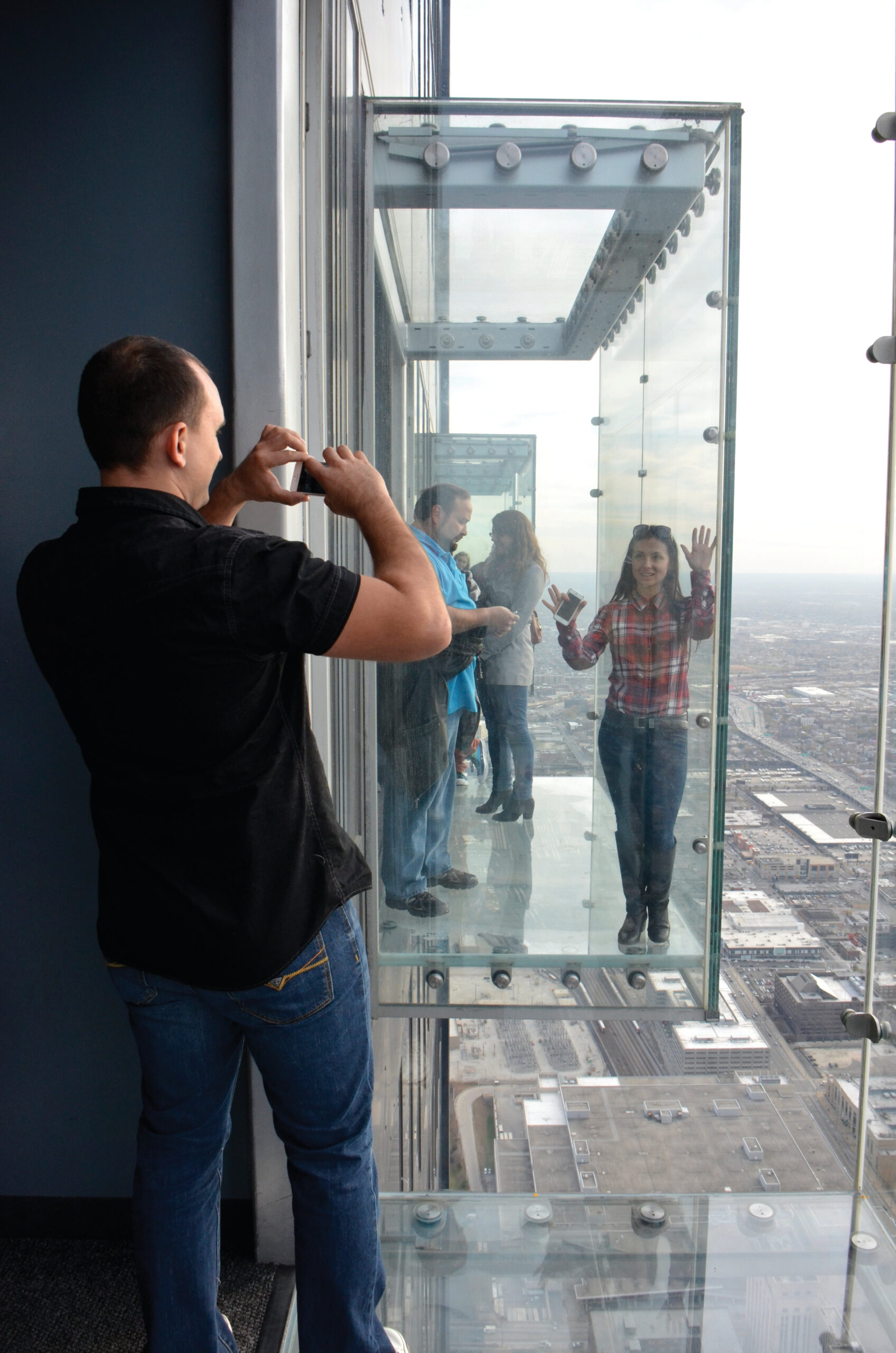 Figure 14. The invention of laminated glass has allowed for the addition of extraordinary experiences at height. The extensions to the Skydeck observation area at Willis Tower (observatory: 412.7 m), illustrate the potential of this material as a way to enhance the possible experience of more standard-shaped towers.