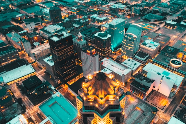 Downtown Des Moines, Iowa, US. Photo by Drew Dau on Unsplash