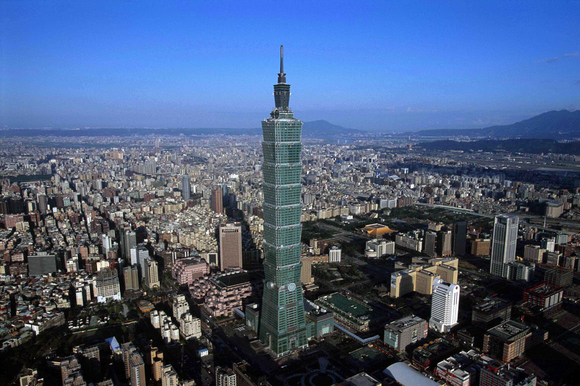 Alex Honnold Free Solos Taipei 101 in Historic Urban Climb