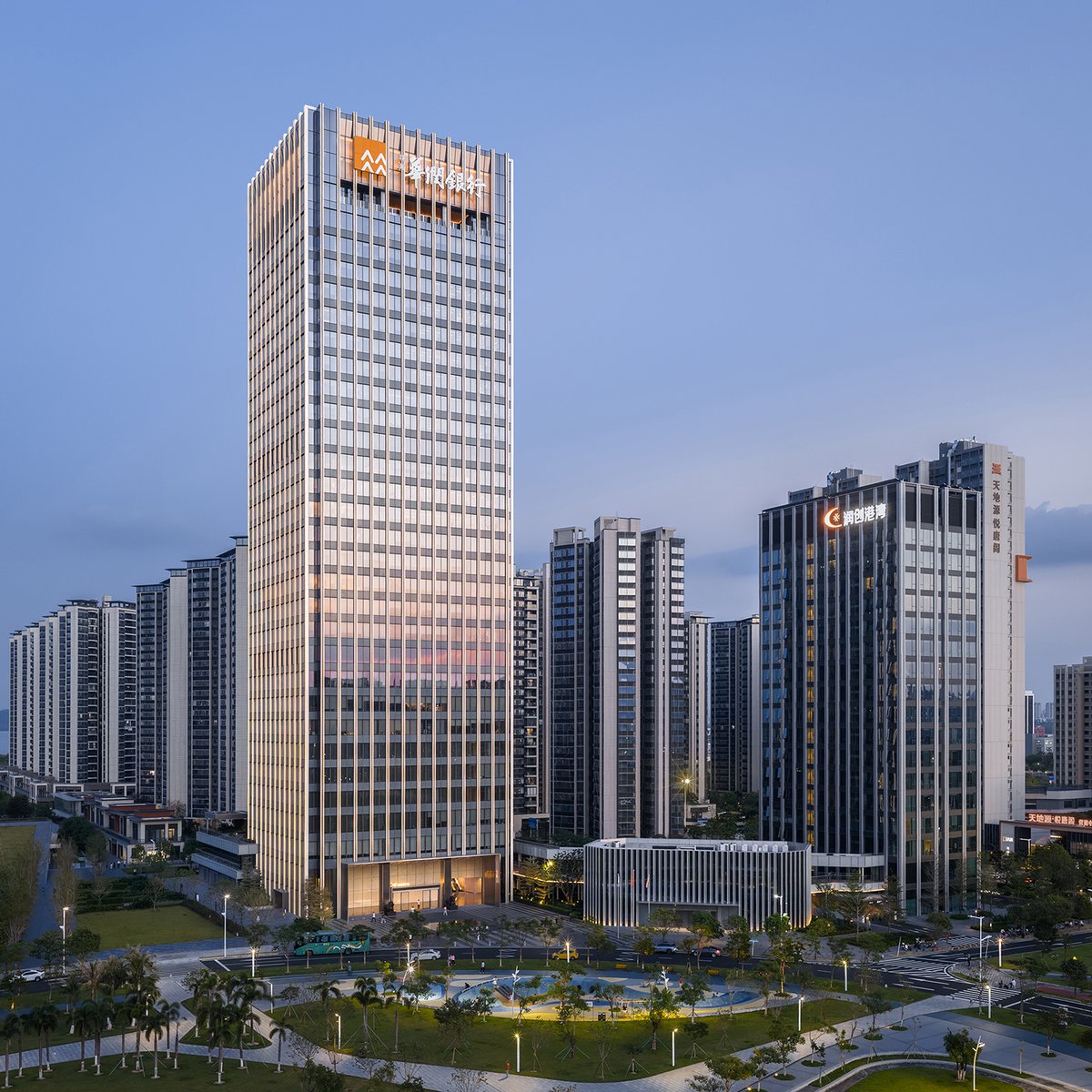 High Performance Bank Headquarters in Zhuhai is Completed